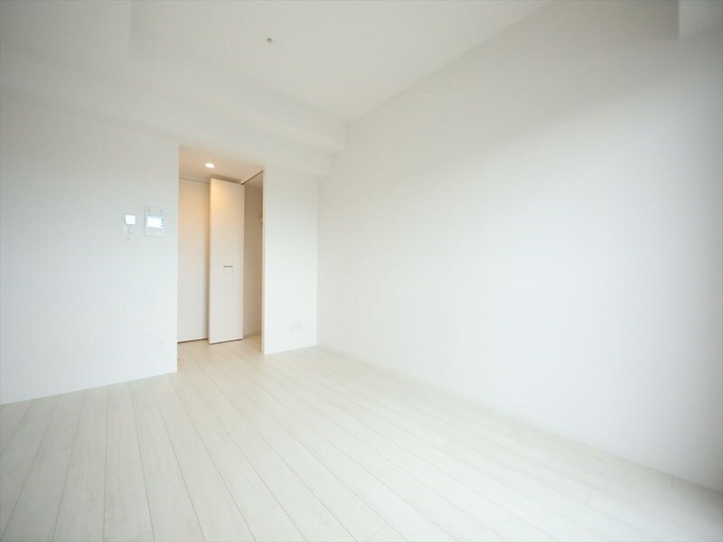 物件内観写真14　(洋室8帖　クローゼット付（収納充実してます）)