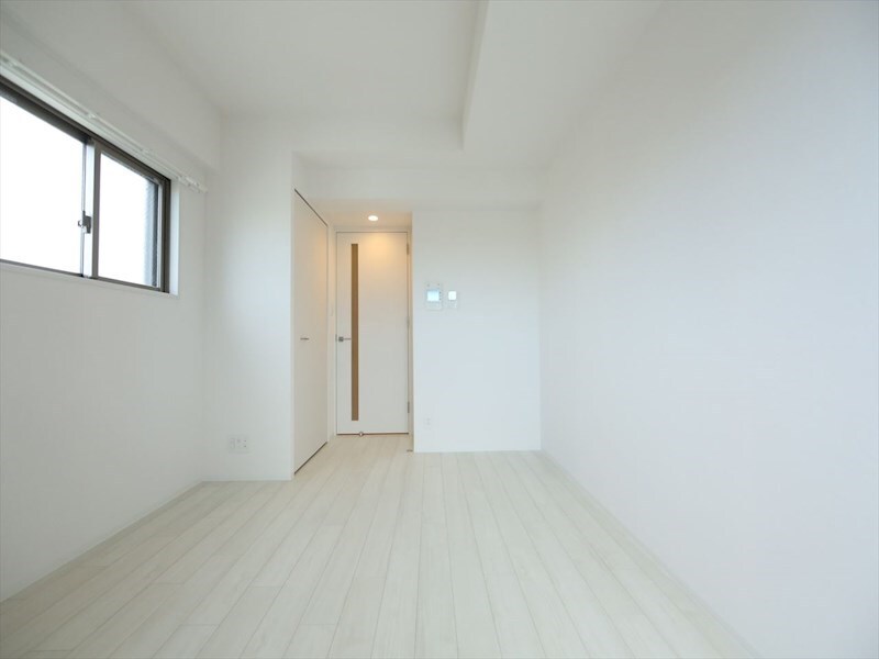 物件内観写真15　(洋室7.3帖　クローゼット付（収納充実してます）)