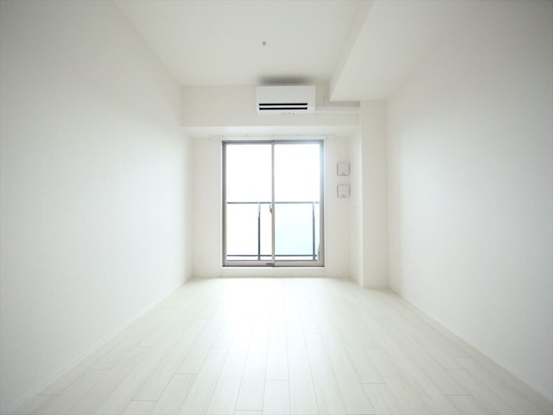 物件内観写真15　(洋室8帖　エアコン完備　バルコニー)