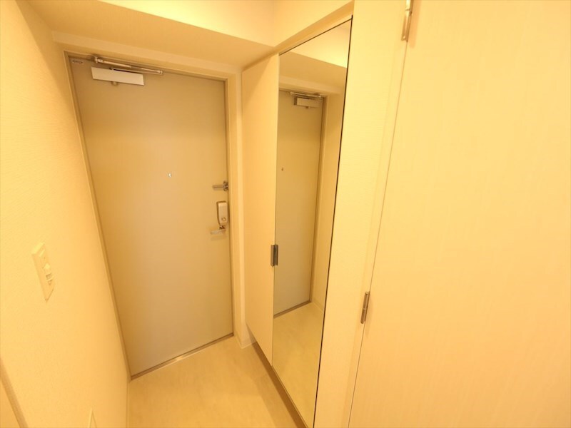 物件内観写真18　(玄関　シューズボックス付（収納充実してます）)