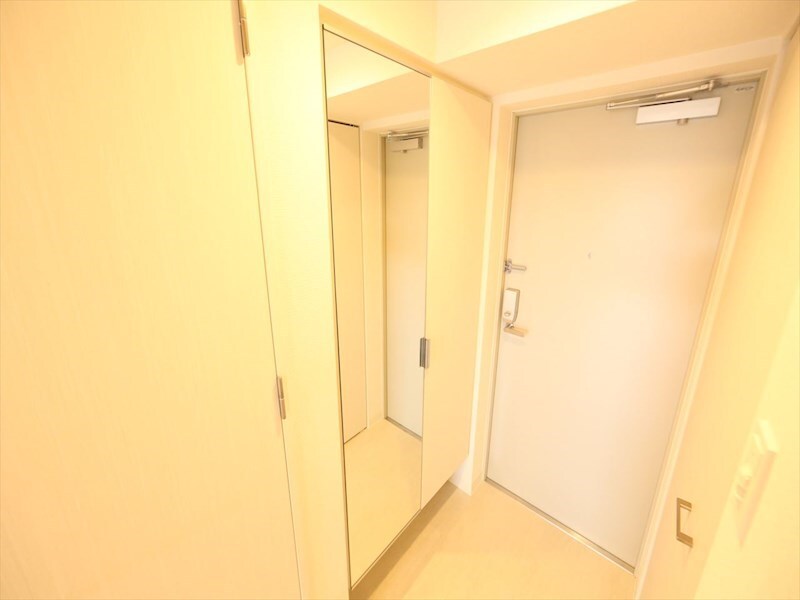 物件内観写真18　(玄関　シューズボックス付（収納充実してます）)