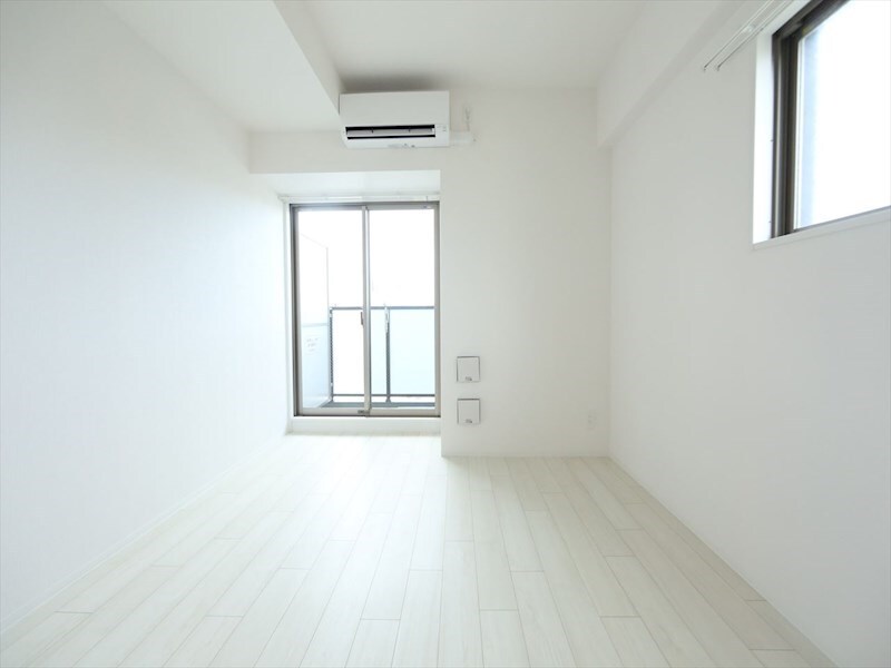 物件内観写真23　(洋室7.3帖　エアコン完備　バルコニー)