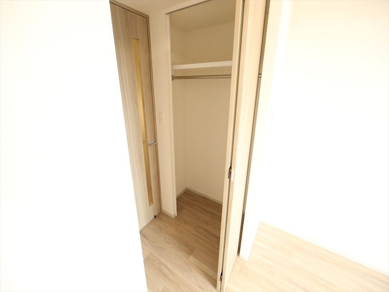 物件内観写真6　(クローゼット（収納充実してます）　同仕様写真)