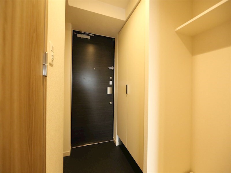 物件内観写真18　(玄関　シューズボックス付（収納充実してます）　同仕様写真)