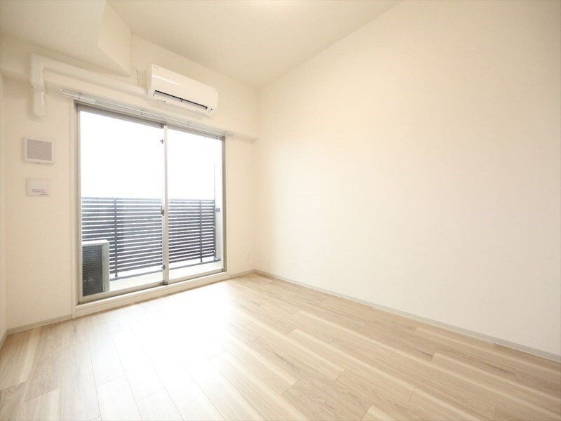 物件内観写真21　(洋室6.7帖　エアコン完備　バルコニー　同仕様写真)