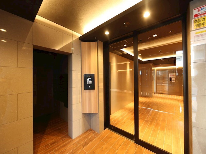物件内観写真24　(エントランス　オートロック付　防犯カメラ有り)