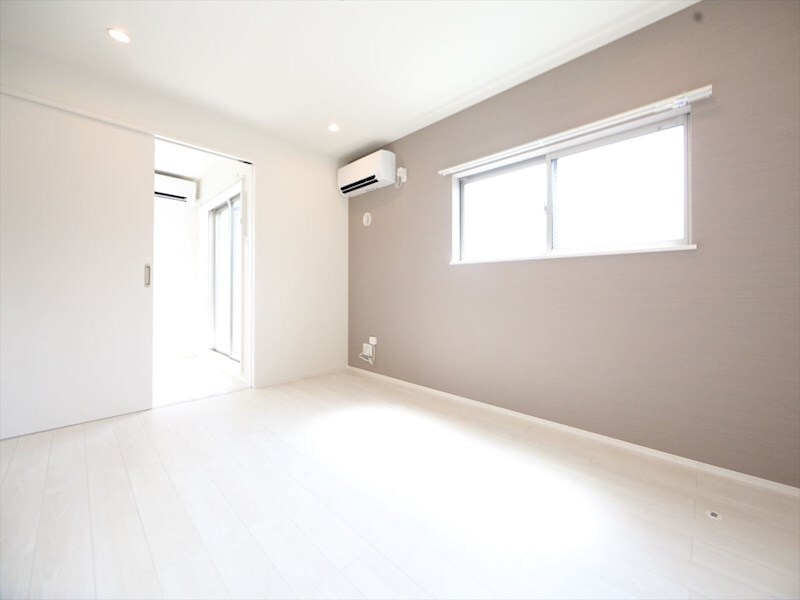 物件内観写真2　(ＬＤＫ8.4帖　システムキッチン　エアコン完備　同仕様写真)