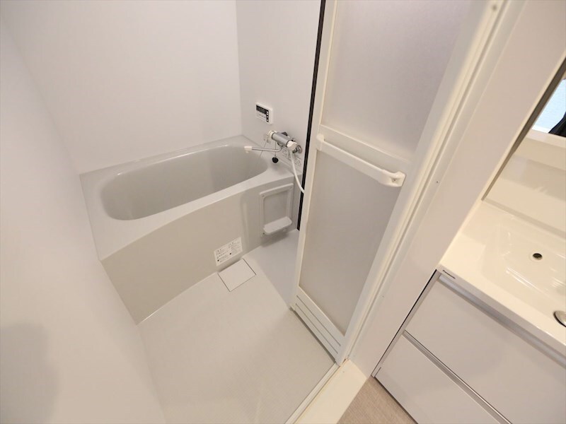 物件内観写真4　(浴室暖房乾燥機付　追い焚き機能付お風呂　同仕様写真)