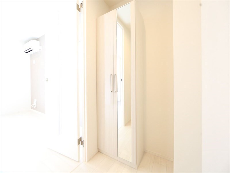 物件内観写真20　(玄関　シューズボックス付（収納充実してます）　同仕様写真)