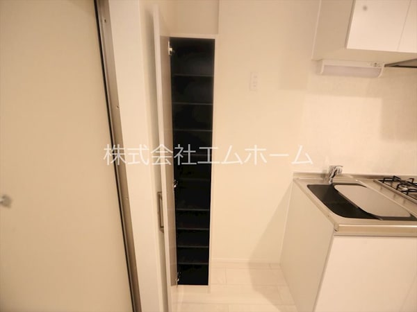 玄関(玄関　トールタイプシューズボックス付（収納充実してます）)
