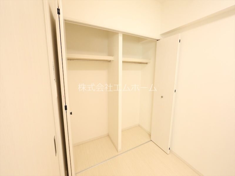 物件内観写真6　(クローゼット（収納充実してます）)