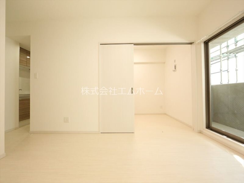 物件内観写真12　(ＬＤＫ10.5帖　洋室4.1帖　つなげても仕切っても使えます)