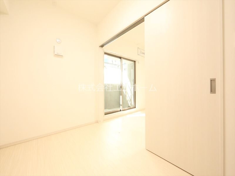 物件内観写真17　(ＬＤＫ10.5帖　洋室4.1帖　エアコン完備　バルコニー)