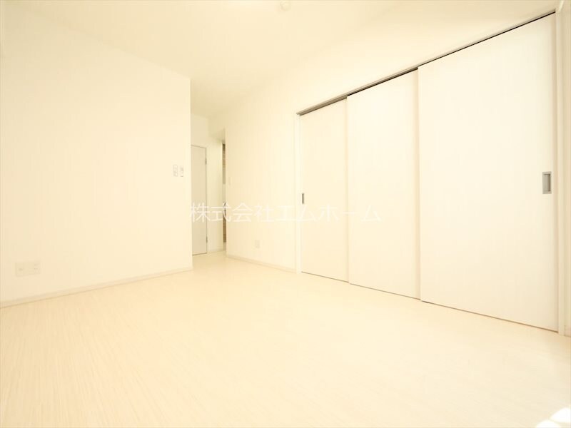 物件内観写真23　(ＬＤＫ10.5帖　システムキッチン　エアコン完備　バルコニー)