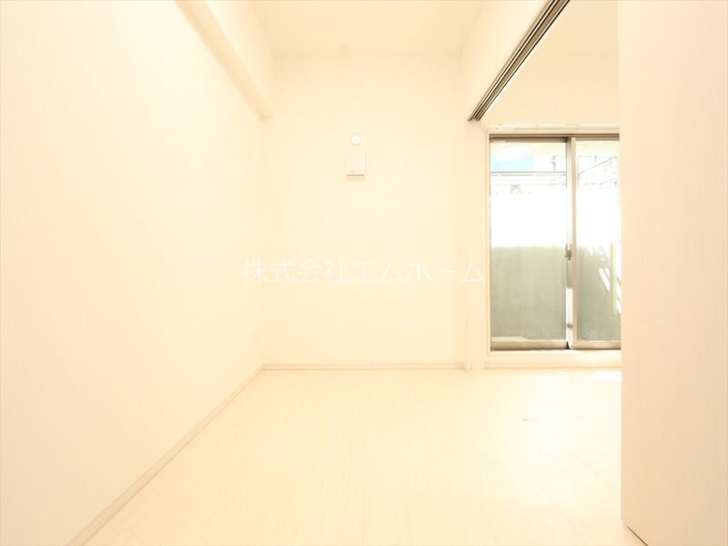 物件内観写真24　(ＬＤＫ10.5帖　洋室4.1帖　エアコン完備　バルコニー)