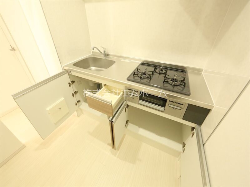 物件内観写真26　(システムキッチン（ガス3口コンロ・グリル付）)