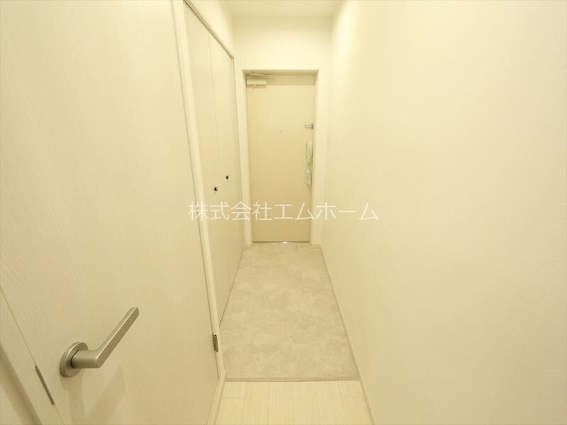 物件内観写真27　(玄関　シューズボックス付（収納充実してます）)