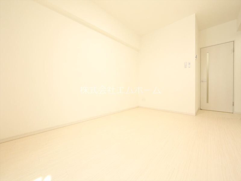 物件内観写真28　(ＬＤＫ10.5帖　システムキッチン　エアコン完備　バルコニー)