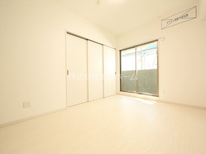 物件内観写真30　(ＬＤＫ10.5帖　システムキッチン　エアコン完備　バルコニー)