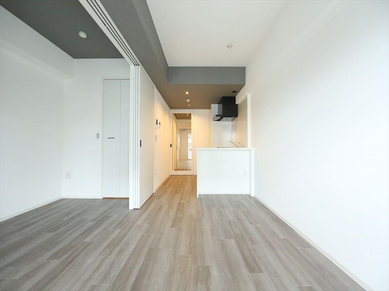 物件内観写真2　(ＬＤＫ8.6帖　洋室4.3帖　つなげても仕切っても使えます)