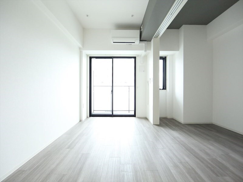 物件内観写真10　(ＬＤＫ8.6帖　洋室4.3帖　エアコン完備　バルコニー)