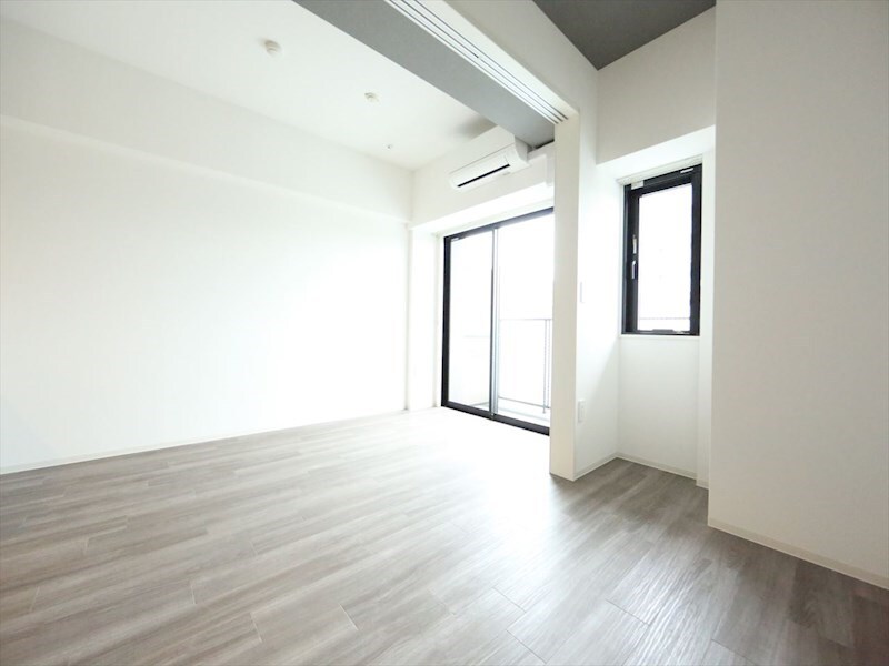 物件内観写真17　(ＬＤＫ8.6帖　洋室4.3帖　エアコン完備　バルコニー)