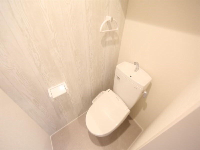 物件内観写真5　(温水洗浄暖房便座付トイレ　同仕様写真)