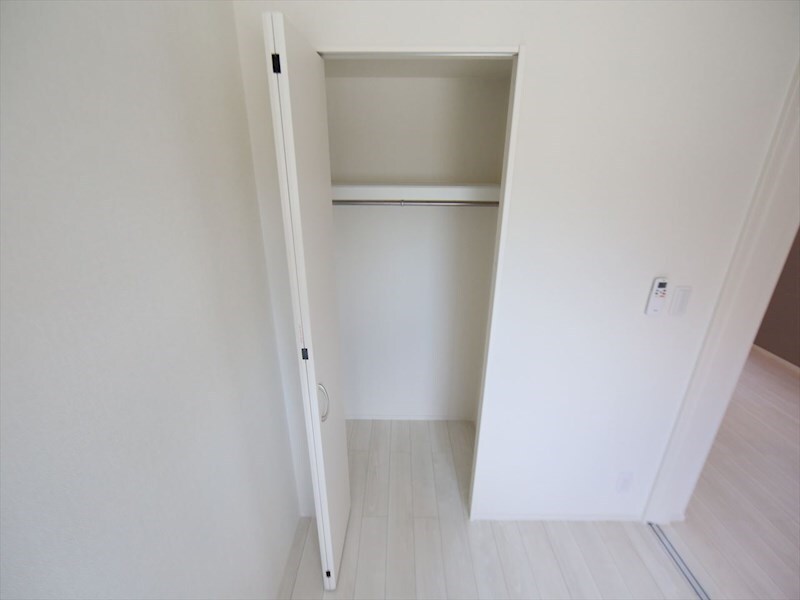 物件内観写真6　(クローゼット（収納充実してます）　同仕様写真)