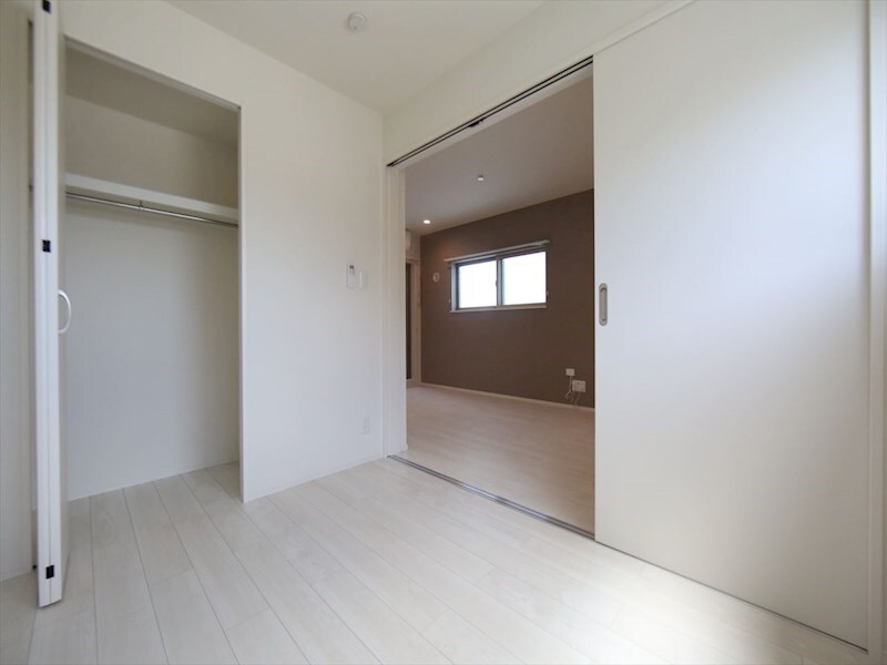 物件内観写真9　(洋室4.3帖　クローゼット付（収納充実してます）　同仕様写真)