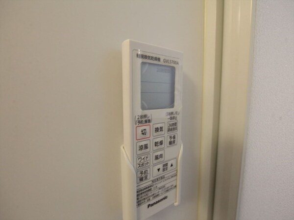 その他設備(浴室暖房乾燥機付き　同仕様写真)