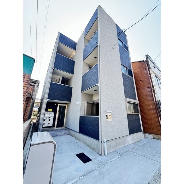 物件外観写真1　(外観　オートロック付　宅配ＢＯＸ有り)