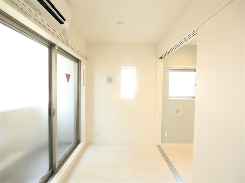 物件内観写真13　(ＤＫ6.6帖　洋室3.7帖　バルコニー　同仕様写真)