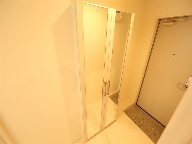 物件内観写真20　(玄関　シューズボックス付（収納充実してます）　同仕様写真)