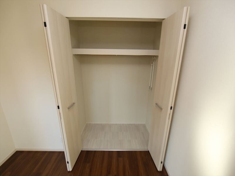 物件内観写真6　(クローゼット（収納充実してます）)