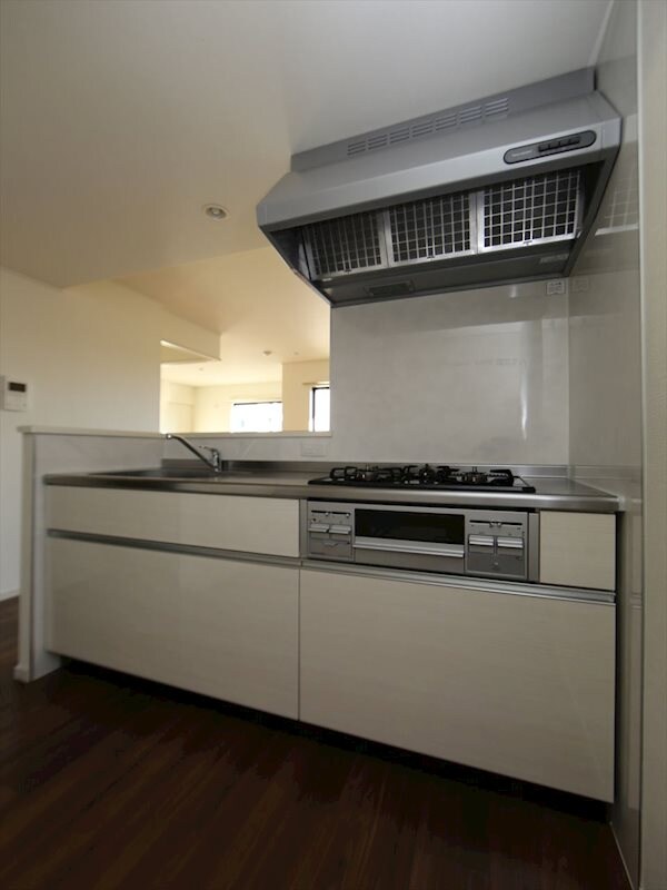 物件内観写真7　(システムキッチン（ガス3口コンログリル付）カウンターキッチン)