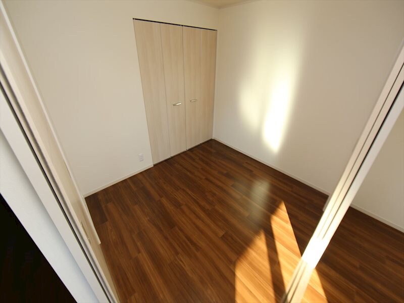 物件内観写真28　(洋室4.6帖　クローゼット付)