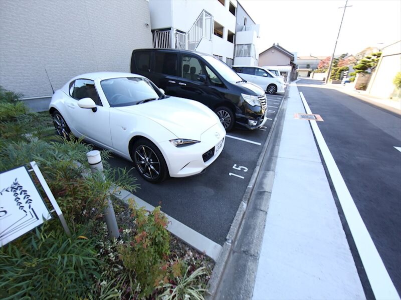 物件内観写真33　(敷地内駐車場)