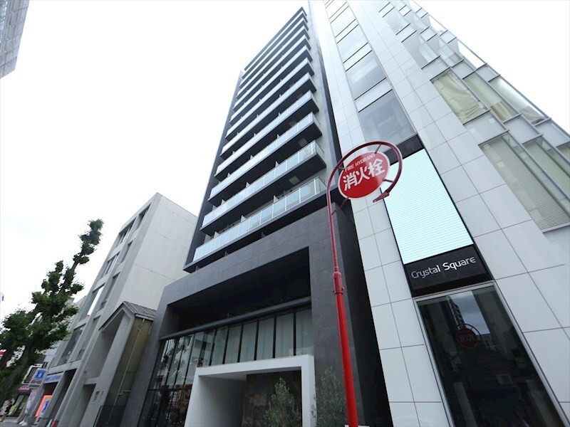 物件外観写真1　(外観　オートロック　宅配ＢＯＸ　防犯カメラ付)