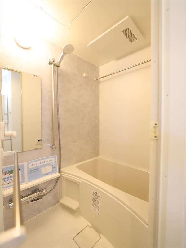 物件内観写真4　(バスルーム　浴室暖房乾燥機付)