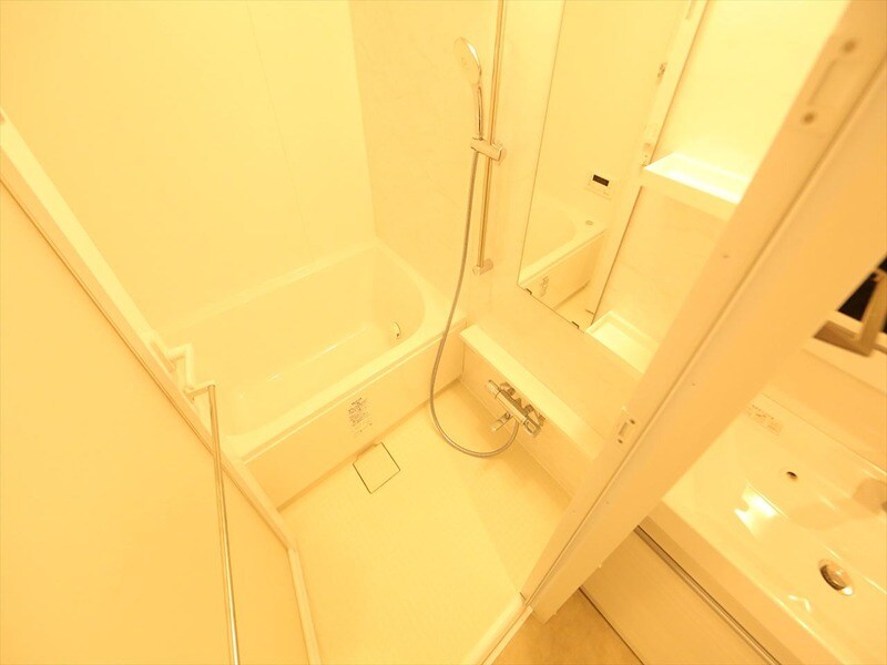 物件内観写真4　(バスルーム　浴室暖房乾燥機付)