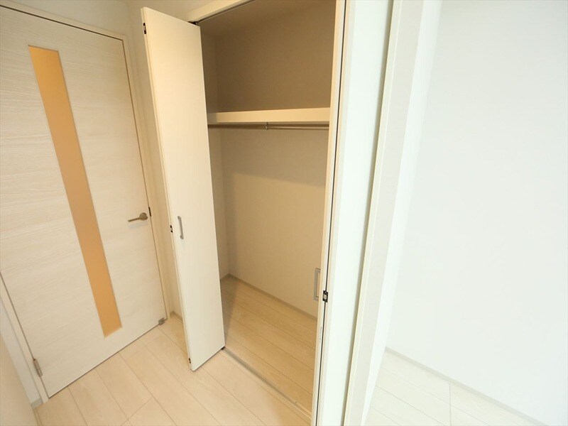 物件内観写真6　(クローゼット付（収納充実してます）)