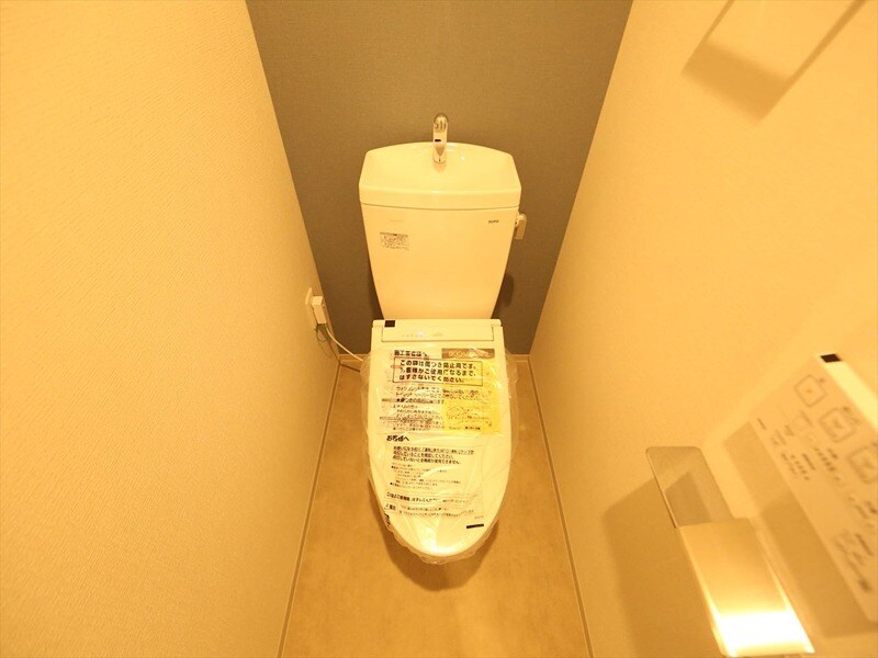 物件内観写真8　(温水洗浄暖房便座付トイレ)