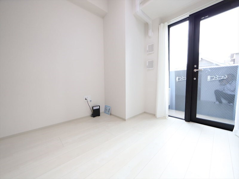 物件内観写真10　(洋室6.6帖　エアコン完備　バルコニー)