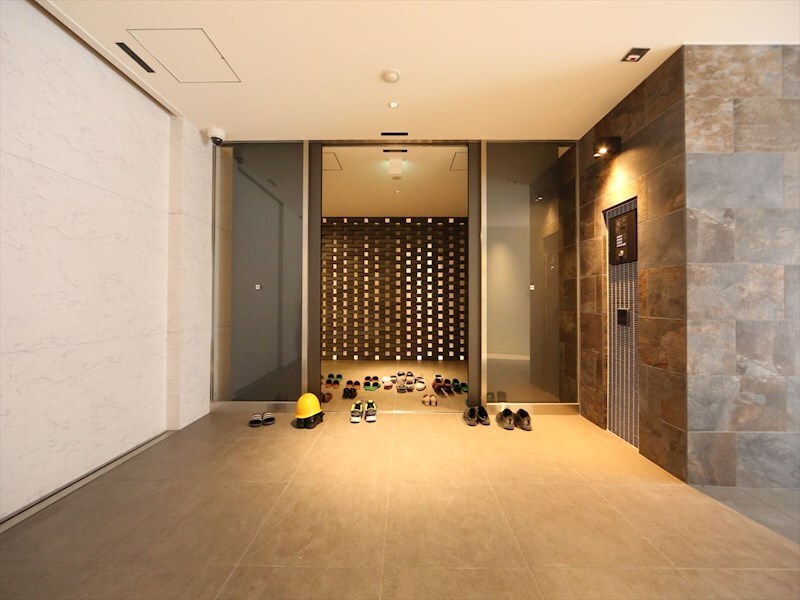 物件内観写真13　(エントランス　オートロック付　防犯カメラ有り)