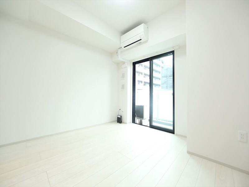物件内観写真15　(洋室7.7帖　エアコン完備　バルコニー)