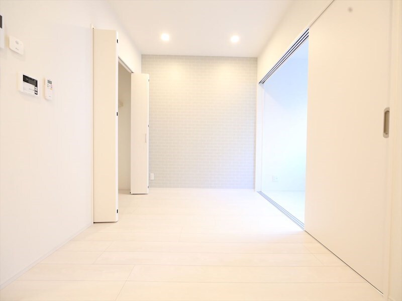 物件内観写真12　(ＬＤＫ8帖　クローゼット付（収納充実してます）　同仕様写真)