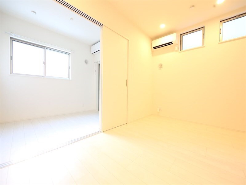 物件内観写真14　(ＬＤＫ8帖　洋室4帖　つなげても使えます　同仕様写真)