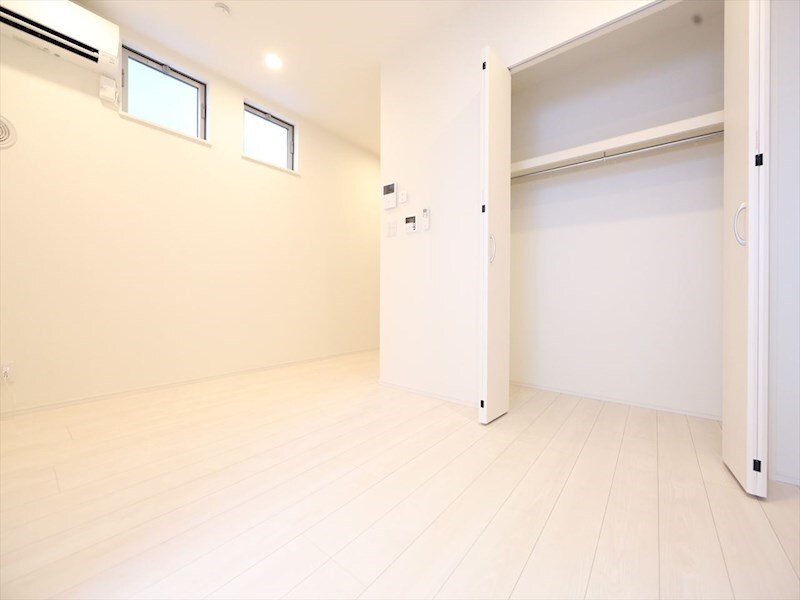 物件内観写真15　(ＬＤＫ8帖　クローゼット付（収納充実してます）　同仕様写真)