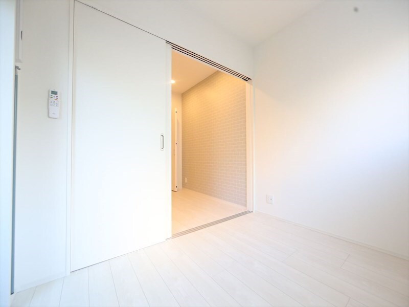 物件内観写真16　(ＬＤＫ8帖　洋室4帖　つなげても使えます　同仕様写真)