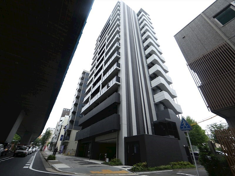 物件外観写真1　(外観　オートロック　宅配ＢＯＸ　防犯カメラ付)